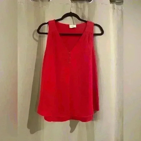 Women’s Red Everly Sleeveless  Blouse - Picture 1 of 6